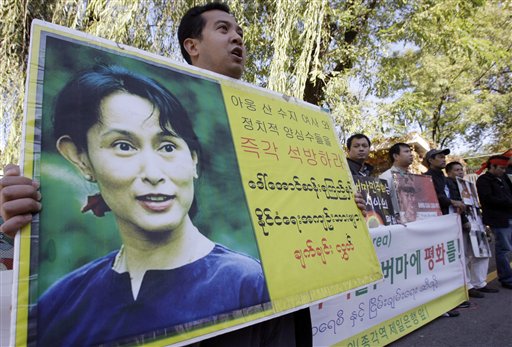 Suu Kyi's Silence Troubles Followers