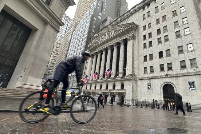 Tech Stocks Lift Wall Street as a Busy Week Begins