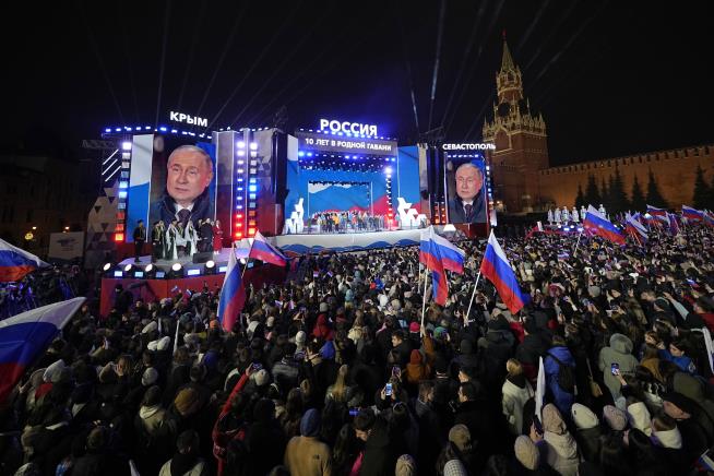 'Long Live Russia,' Putin Shouts at Red Square Party