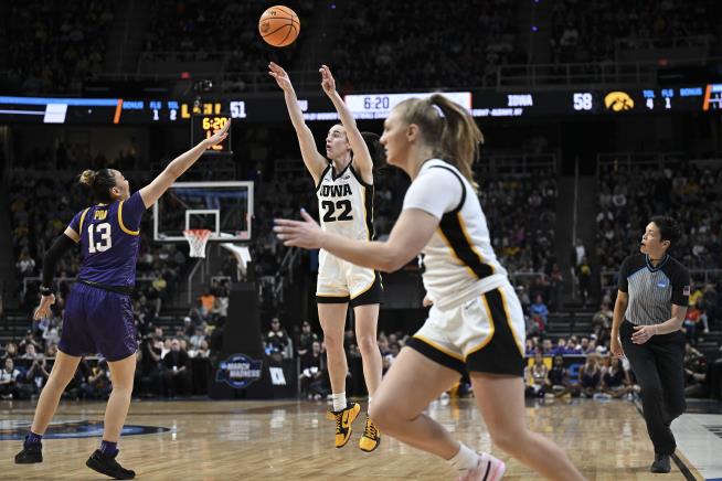 Caitlin Clark Ties a Record in Iowa's Elite Eight Victory Over LSU
