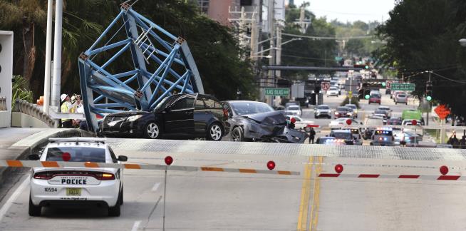 1 Killed, 3 Hurt After Piece of Crane Falls Onto Florida Bridge
