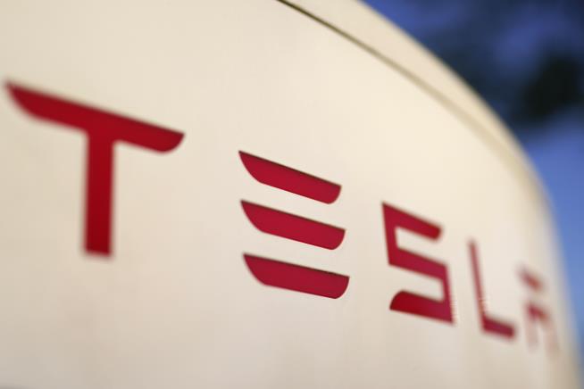 Tesla Settles Lawsuit Over 2018 Autopilot Death