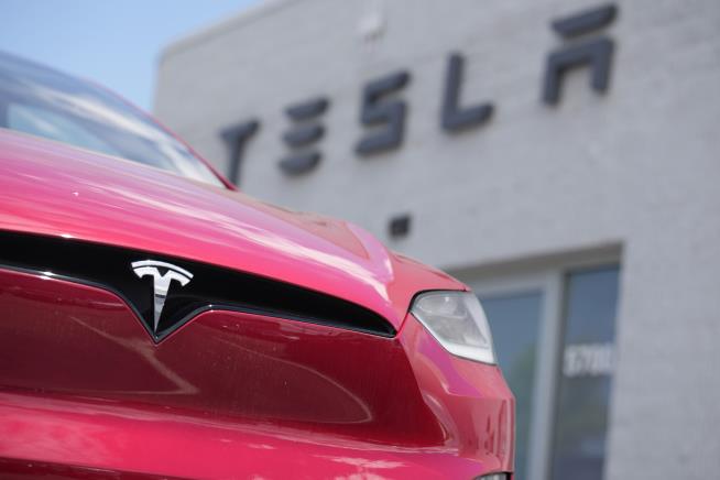 Tesla Ended Its Tough Week With Price Cuts