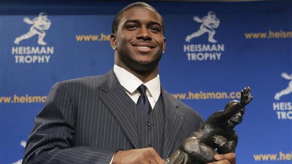 Reggie Bush Gets His Heisman Trophy Back