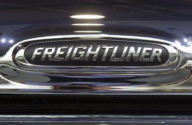 UAW, Daimler Truck Agree Just Before Strike Deadline