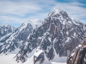 Roped Climbers Fall 1K Feet in Alaska, Killing One of Them