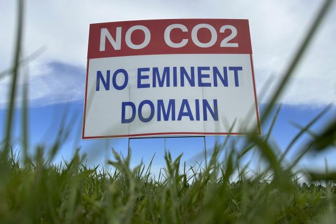Critics See Danger in CO2 Pipelines: 'Zombie' Leaks