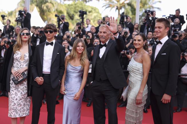 Kevin Costner Gets 10-Minute Standing Ovation at Cannes