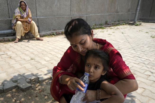 Delhi Temps Shatter Record, Lead to Water Shortage