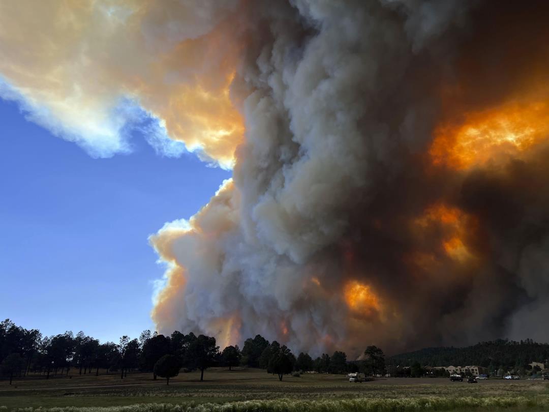 Firefighters Make Progress in New Mexico