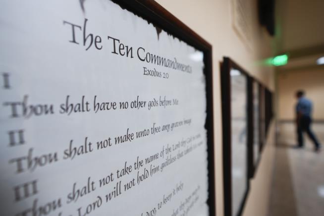 Lawsuit Challenges Ten Commandments Law