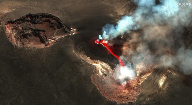 On Sicily, a Double Eruption Sends Ash, Lava Flying