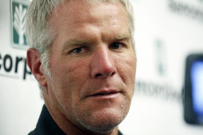 Brett Favre Is Going After Shannon Sharpe Again