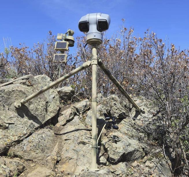 At Massive Rattlesnake Den, Scientists, Public Are Watching