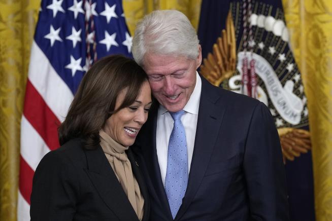 Clintons Endorse Harris as Obama Focuses on Biden