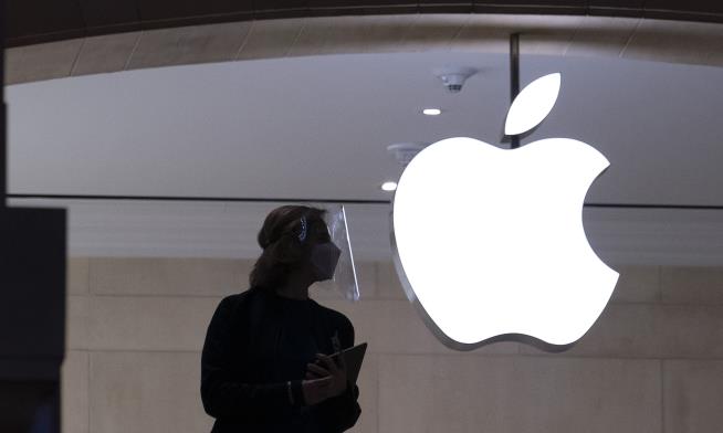 First Union Store Has Deal With Apple