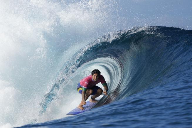 Think This Surfer Photo Is Cool? There's an Even Better One