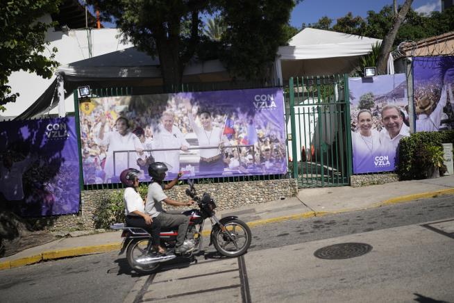 Masked Assailants Raid Venezuelan Opposition's Office