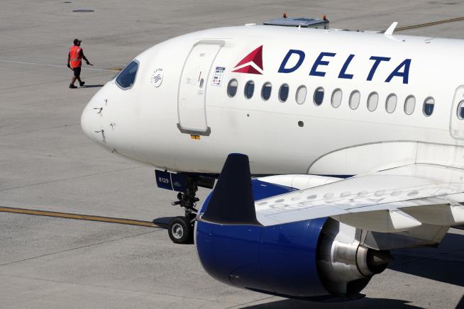 Delta Flight Struck by Lightning