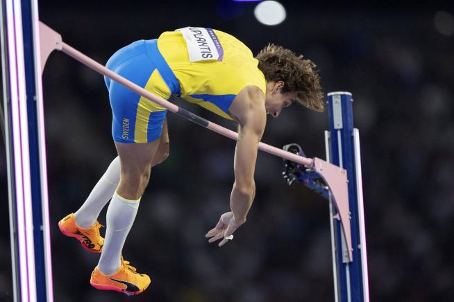 See the Highest Pole Vault in History