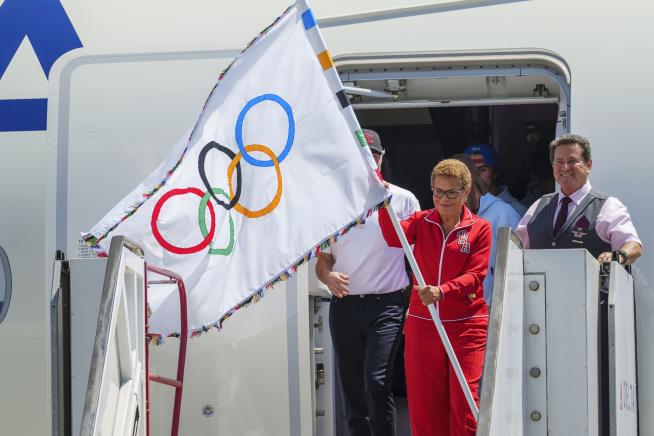 Olympic Flag Reaches LA