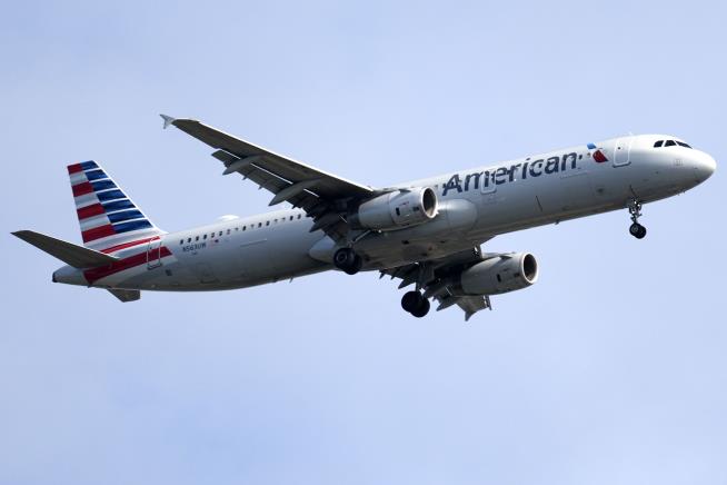 Turbulence Lands 4 Flight Attendants in Hospital