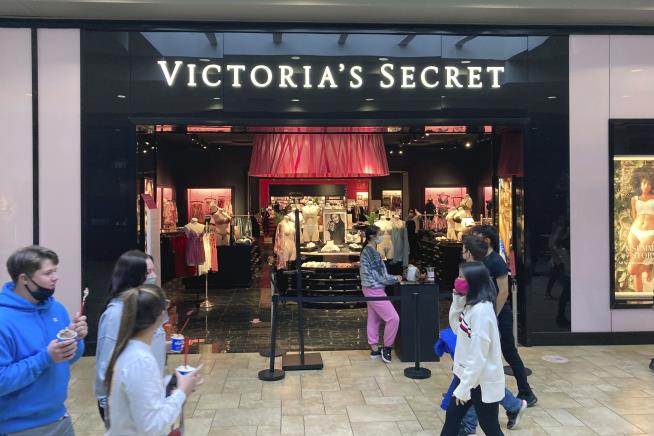 Victoria's Secret Names Hillary Super as New CEO