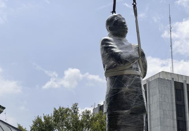 John Lewis Statue Replaces Confederate Monument