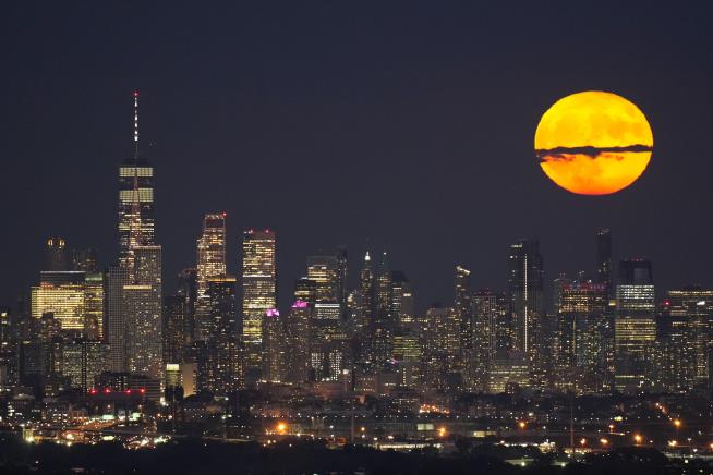 Get Ready for a Supermoon Extravaganza