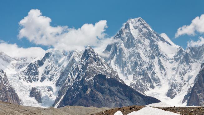 2 Injured Climbers Rescued After 6 Days on Pakistan Peak