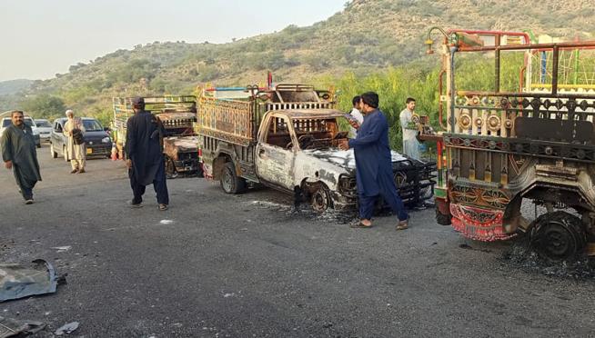 Gunmen Stop Drivers, Check IDs, Kill 23 in Pakistan