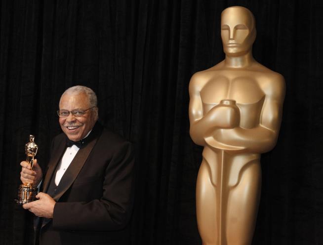 James Earl Jones Overcame Stutter to Rule Scenes By Voice