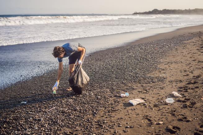 Beaches Closed in 3 States After Needles Wash Ashore