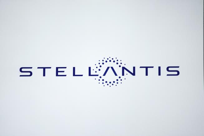 Stellantis Lowers Earnings Forecast Amid US Overhaul