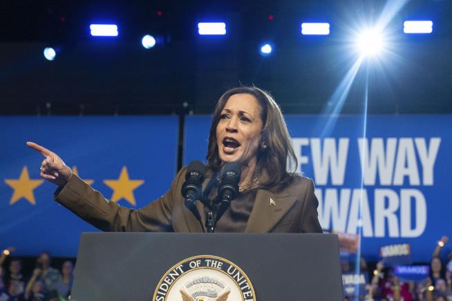 NYT 's Harris Endorsement Focuses on Trump