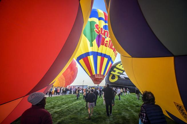 Mishap at Hot-Air Balloon Fiesta Leaves 13K Without Power