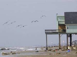 In Galveston, the Sea Keeps Coming. So Do the Condos