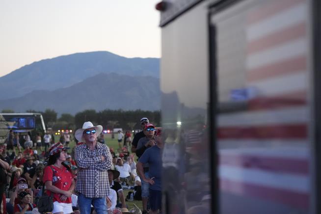 Man With Loaded Gun Arrested Trying to Get to Trump Rally