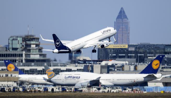 Lufthansa Fined a Record $4M After Barring Jews From Flight