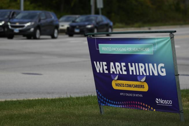 Jobless Claims Drop, Surprising Analysts