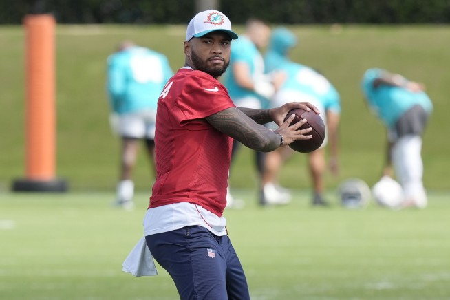 Tagovailoa Returns to Practice, Aims for Sunday Start