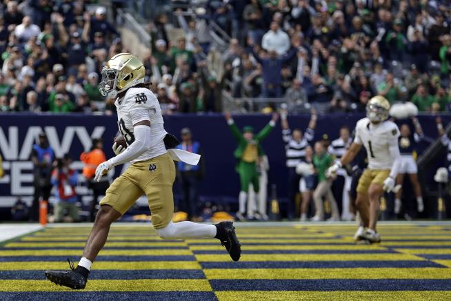 Notre Dame Cruises Past Navy, Ending Unbeaten Streak