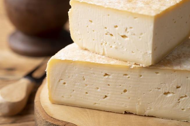 Con Man Steals Nearly 50K Pounds of Cheese