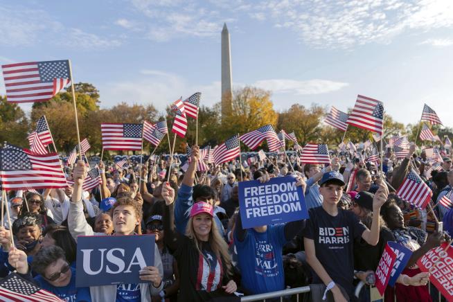 Harris Delivers 'Closing Argument' at DC Rally