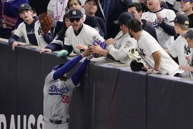 Fans Ejected After Interfering With World Series Catch