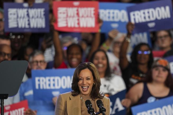 Harris, Trump Have to Share as Campaigns Flood South