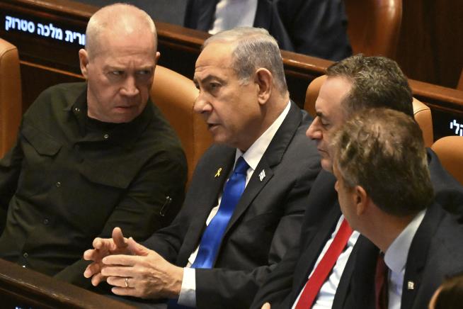 Netanyahu Fires Defense Minister