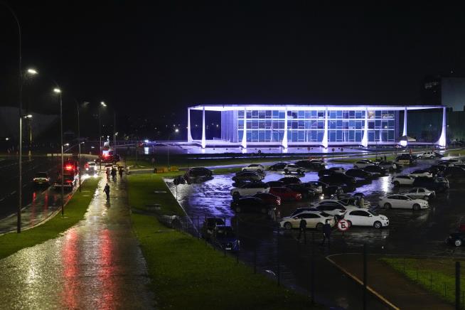 Man Kills Himself in Explosions Outside Brazil's Supreme Court