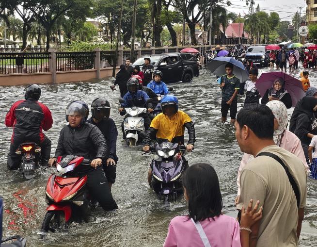 Malaysia Braces for Decade's Worst Monsoon Floods