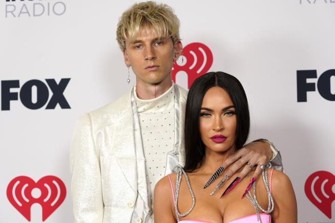 Pregnant Megan Fox Breaks Up With Machine Gun Kelly